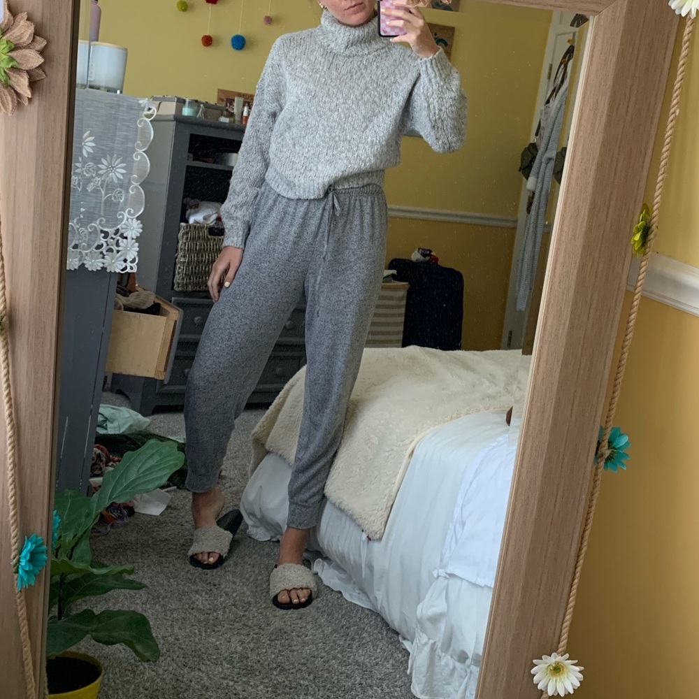 Comfy and warm, grey turtle neck sweater.